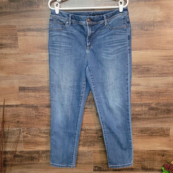 Chico's Jeans Womens Chico's Size 1= 8 Slimming Girlfriend Crop Tummy Control - Picture 1 of 11